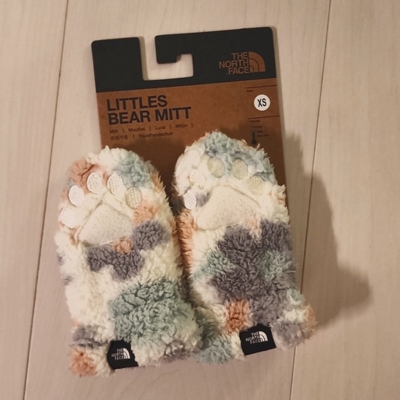 The North face Girls baby mittens NWT - Picture 2 of 3